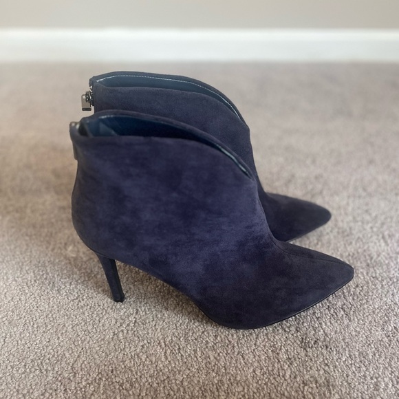 NWOT Navy heeled boots 11 - Picture 12 of 13